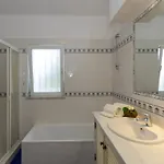 With Beautiful Sea Views, Pool & Spacious Gardens & Great For Remote Work فيريغودو