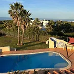 With Beautiful Sea Views, Pool & Spacious Gardens & Great For Remote Work فيلة فيريغودو