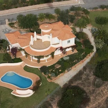 Вилла With Beautiful Views & Spacious Garden