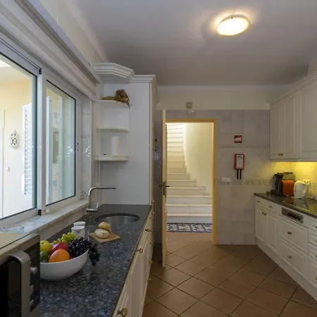 Βίλα With Beautiful Views & Spacious Garden *