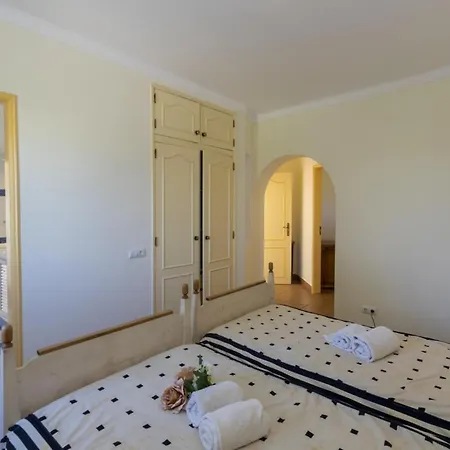 With Beautiful Views & Spacious Garden Вилла *