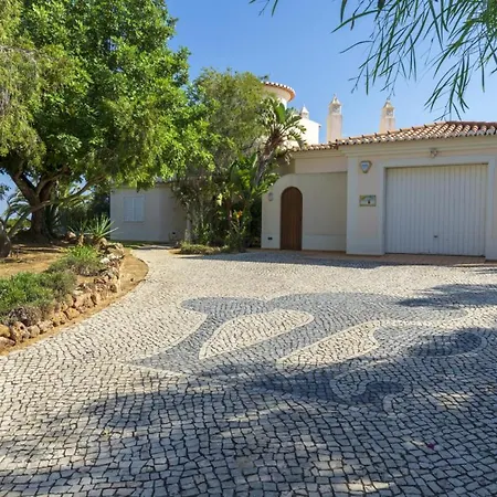Luxurious With Beautiful Views&spacious Garden *