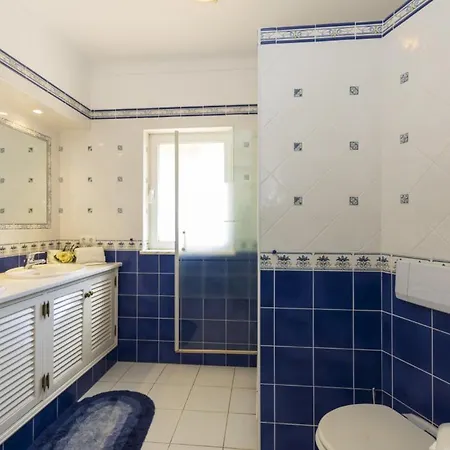 Βίλα With Beautiful Views & Spacious Garden *