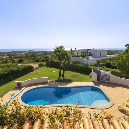 With Beautiful Views & Spacious Garden Βίλα