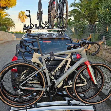 With Beautiful Views & Spacious Garden フェラグド