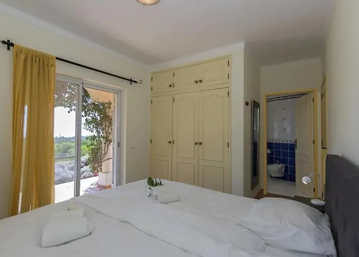 Villa Villa With Beautiful Sea Views, Pool & Spacious Gardens & Great For Remote Work Ferragudo