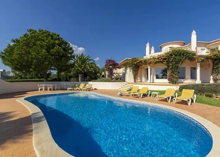 Villa With Beautiful Sea Views, Pool & Spacious Gardens & Great For Remote Work