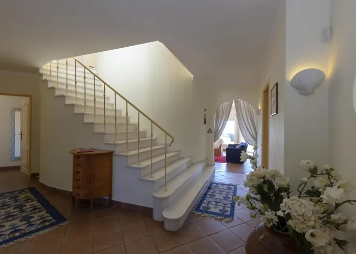 Villa With Beautiful Sea Views, Pool & Spacious Gardens & Great For Remote Work Ferragudo