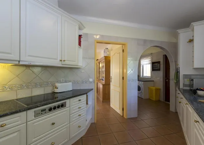 Villa Villa With Beautiful Sea Views, Pool & Spacious Gardens & Great For Remote Work Ferragudo