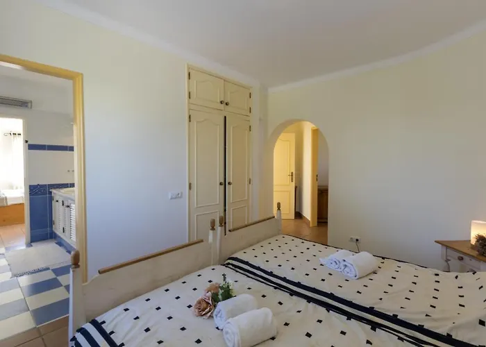 Villa With Beautiful Sea Views, Pool & Spacious Gardens & Great For Remote Work Villa *
