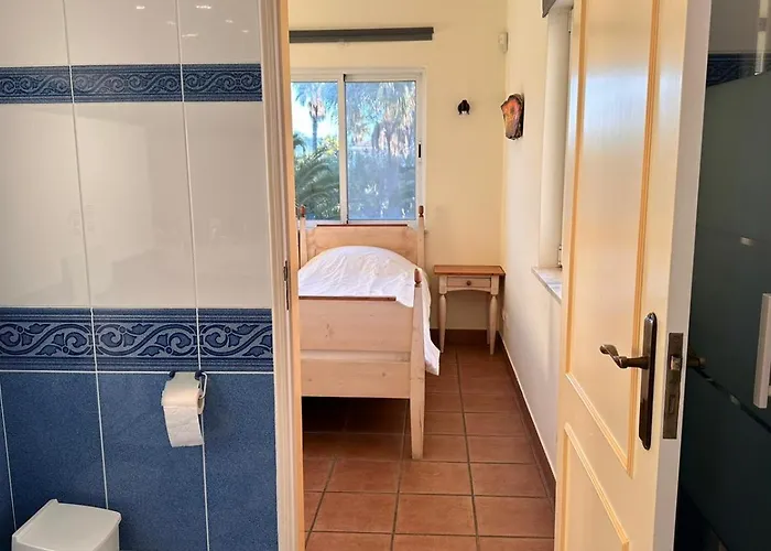 Villa Villa With Beautiful Sea Views, Pool & Spacious Gardens & Great For Remote Work