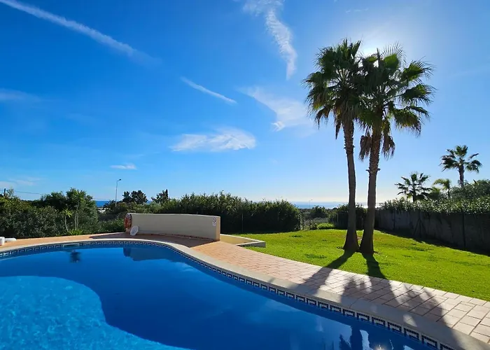 Villa Villa With Beautiful Sea Views, Pool & Spacious Gardens & Great For Remote Work *