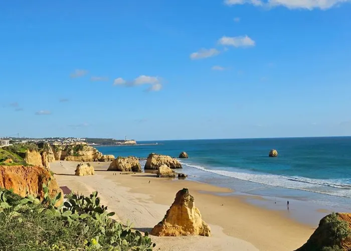 Villa With Beautiful Views & Spacious Garden *