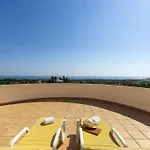 Villa With Beautiful Sea Views, Pool & Spacious Gardens & Great For Remote Work Вилла Феррагуду