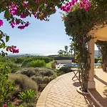 Villa With Beautiful Sea Views, Pool & Spacious Gardens & Great For Remote Work * Феррагуду