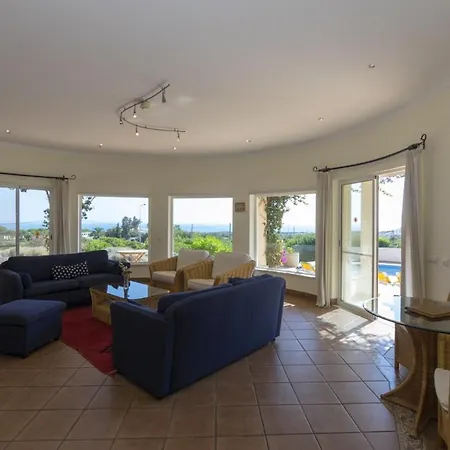 With Beautiful Views & Spacious Garden Villa Ferragudo (Faro)