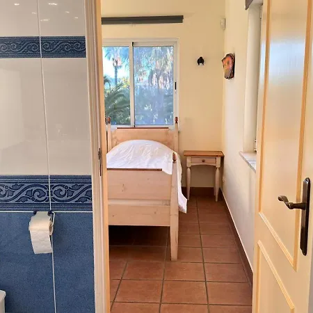 Villa With Beautiful Views & Spacious Garden