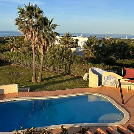 With Beautiful Views & Spacious Garden Villa Ferragudo (Faro)