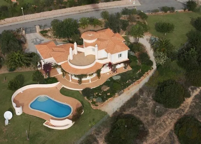 Villa Villa With Beautiful Sea Views, Pool & Spacious Gardens & Great For Remote Work