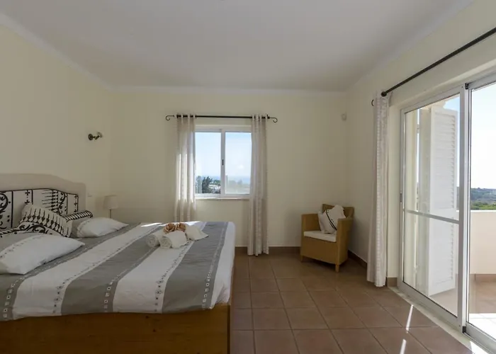 Villa Villa With Beautiful Sea Views, Pool & Spacious Gardens & Great For Remote Work