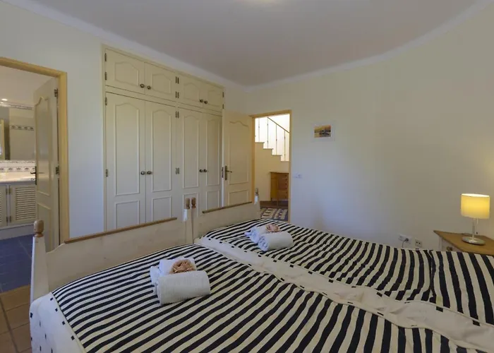 Villa With Beautiful Sea Views, Pool & Spacious Gardens & Great For Remote Work * Ferragudo (Faro)