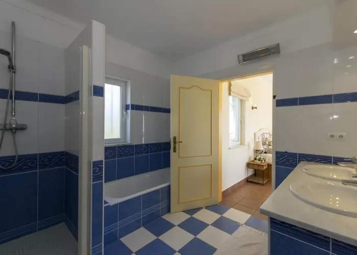 Villa With Beautiful Sea Views, Pool & Spacious Gardens & Great For Remote Work