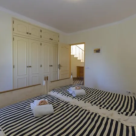 Family Friendly Sea View With Pool And Garden Sleeps 8 Adults And 2 Children * Ferragudo (Faro)