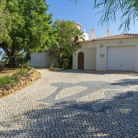 Family Friendly Sea View With Pool And Garden Sleeps 8 Adults And 2 Children *