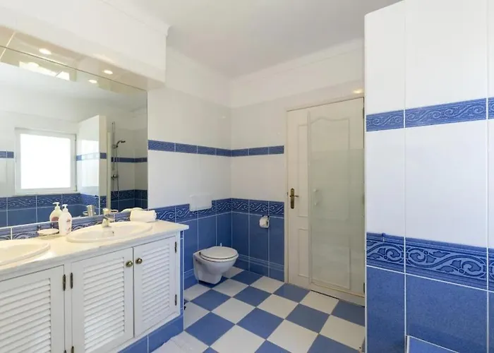 Villa With Beautiful Sea Views, Pool & Spacious Gardens & Great For Remote Work