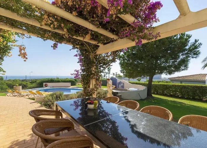 Villa With Beautiful Sea Views, Pool & Spacious Gardens & Great For Remote Work Ferragudo (Faro)