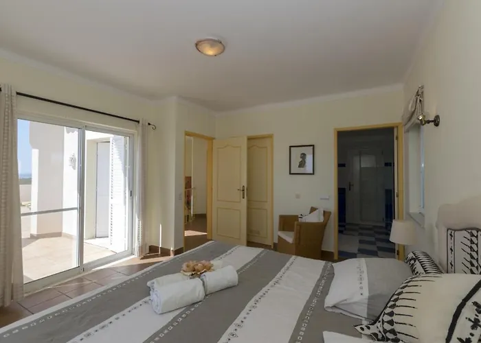 Villa With Beautiful Sea Views, Pool & Spacious Gardens & Great For Remote Work Villa